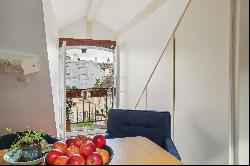 Paris 3rd – Place des Vosges. Charming studio with balcony.