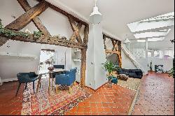 Paris 3rd – Place des Vosges. Charming studio with balcony.