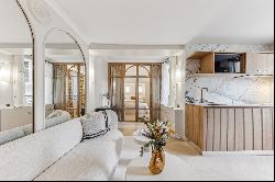 Paris 2nd - Montorgueil - Elegant pied-a-terre renovated in a private mansion