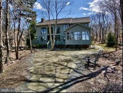 39 Watawga Way W, Gouldsboro PA 18424