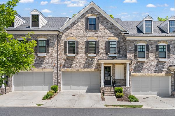 Stunning Like-new Townhome in Gated Community in the heart of Sandy Springs