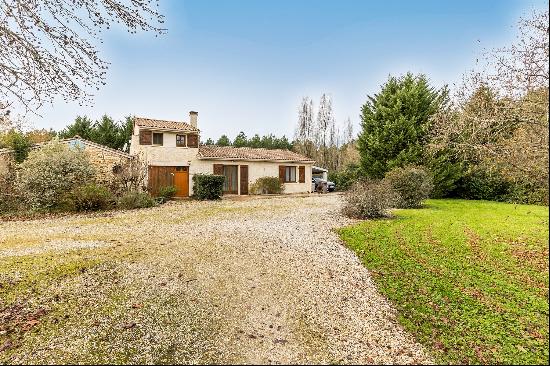 NICE STONE HOUSE WITH GITES AND VINES - AOC HAUT MEDOC