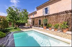 Restored village farmhouse in the hear of the Luberon