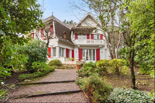 Villa Emblematique Bauloise with Garden and Terrace-Plages and Shops