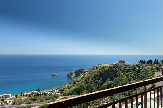 Apartment with terrace and sea view in Taormina