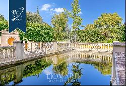 Sumptuous estate surrounded by romantic gardens and spectacular fountains in Recanati