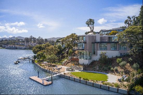 Luxury Waterfront Oasis