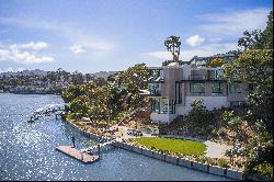 Luxury Waterfront Oasis