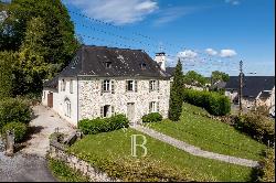 CHARMING MASTER HOUSE IN THE FOOTHILLS OF THE PYRENEES