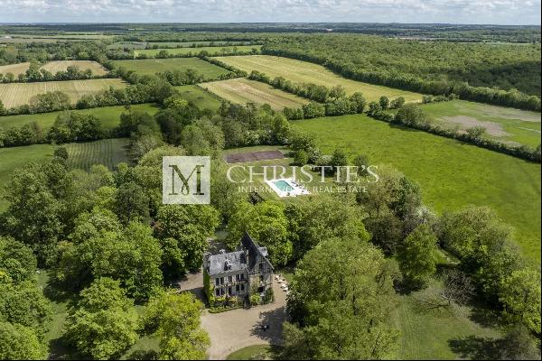 Charming 19th century manor house with swimming pool and caretaker's cottage between the 