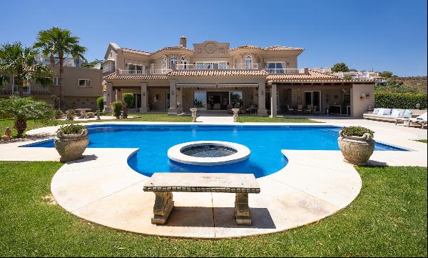 magnificent luxury mansion in Nueva Andalucia