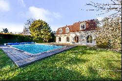 Les Loges-en Josas - An ideal family home with an extensive garden and a swimming pool