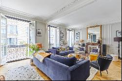 Paris 17th District – A 4-bed apartment in mint condition