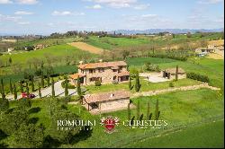 COUNTRY HOUSE WITH GARDEN FOR SALE IN TUSCANY, FOIANO DELLA CHIANA