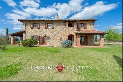 COUNTRY HOUSE WITH GARDEN FOR SALE IN TUSCANY, FOIANO DELLA CHIANA