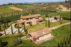 COUNTRY HOUSE WITH GARDEN FOR SALE IN TUSCANY, FOIANO DELLA CHIANA