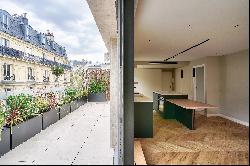 Paris 7th District - A 2-bed apartment with a terrace