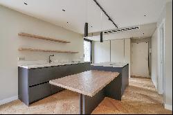 Paris 7th District - A 2-bed apartment with a terrace