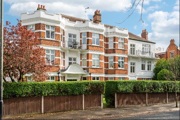 Two Bedroom Top Floor Flat measuring over 900sq ft in this popular mansion block flat in B