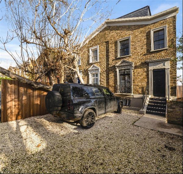 A beautifully presented four bedroom house, in the heart of London fields.