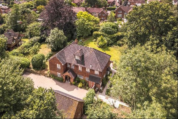 A most impressive detached family home, set within a large plot in a sought after location