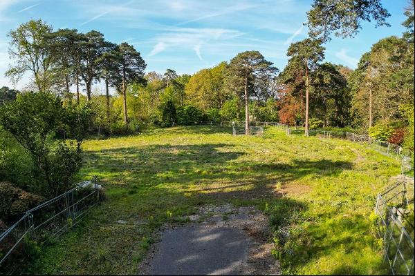 A stunning, level building plot of around 2.1 acres within St George's Hill Estate and bac