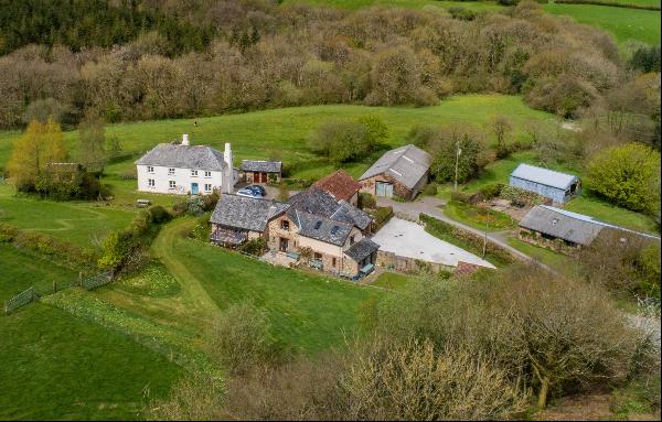 West Greylake is situated in an idyllic and peaceful location amidst rolling Devon country