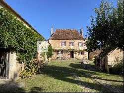 Historic restored woodland estate + pool & 10 hectares of land nr Bergerac