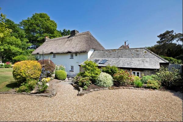 A beautiful Grade II listed detached cottage surrounded by countryside in a delightful Dar