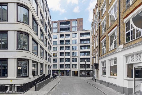 Two-bedroom apartment in exclusive Fitzrovia with excellent amenities