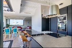 Penthouse with 70 m² terrace in Torneo.