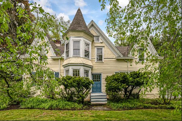 The Peter Nevius House - Antique Allure with Modern Enhancements