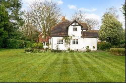 Farm Road, Bourne End, Buckinghamshire, SL8 5RB