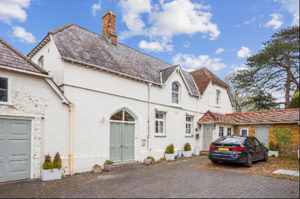 Burton Hill, Burton Park Road, Petworth, West Sussex, GU28 0JS