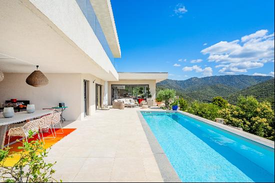 La Londes-les-Maures - Contemporary Villa with Exceptional Panorama