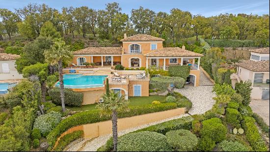 Spacious property with stunning view of the "Golfe de St Tropez"