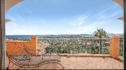 Spacious property with stunning view of the "Golfe de St Tropez"