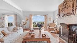 Spacious property with stunning view of the "Golfe de St Tropez"