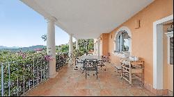 Spacious property with stunning view of the "Golfe de St Tropez"