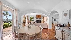 Spacious property with stunning view of the "Golfe de St Tropez"