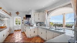 Spacious property with stunning view of the "Golfe de St Tropez"