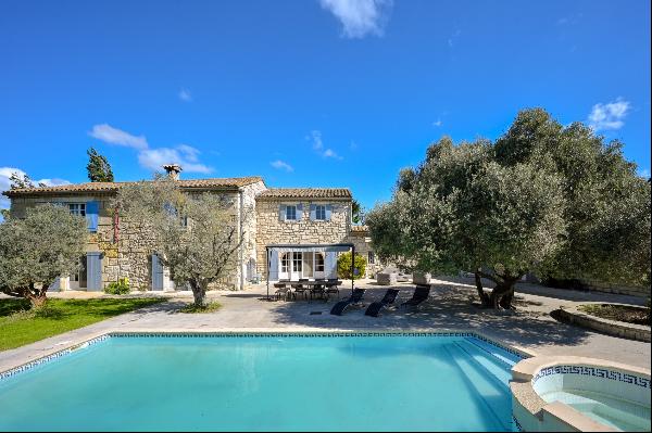 Mas provencal 5 bedrooms and swimming pool