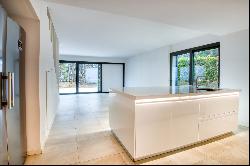 Modern house in gated community with swimming pool and tennis court in Llafranc