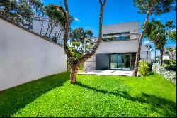 Modern house in gated community with swimming pool and tennis court in Llafranc