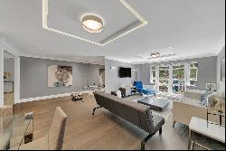 Newly refurbished apartment with south-facing balcony close to St James’s Park