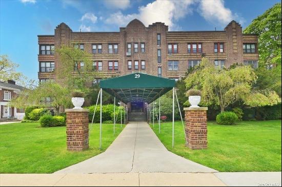 29 Woodmere Boulevard #4B, Woodmere NY 11598