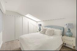 A delightful two-bedroom maisonette in a Kensington mews