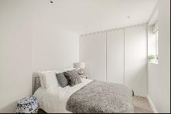 A delightful two-bedroom maisonette in a Kensington mews