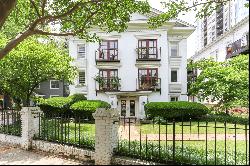 Charming End Unit Condo Across from Piedmont Park