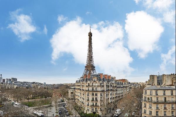 Paris 7th District An ideal pied a terre enjoying Eiffel Tower views